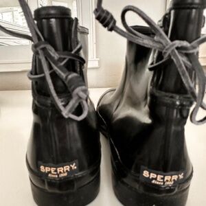 Women’s rain boots